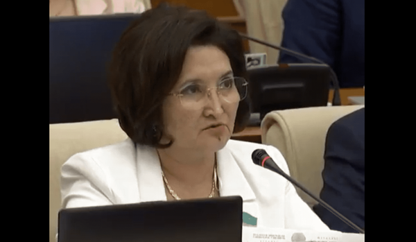 Депутат попросила дебюрократизировать процесс ввода лекарств в систему лекобеспечения