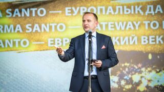 adam alesiuk 06 2025